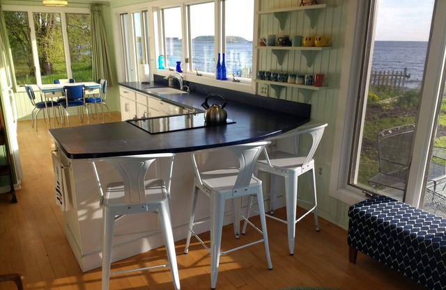 Lake Superior Retreat - enjoy sunrises, beach days, and wedding celebrations!