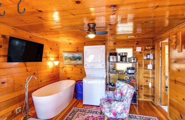 Lake Tahoe Cabin: Close to Boating & Skiing!