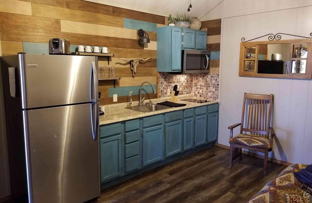 Lake Texoma Lakefront Cabin - South of the Border