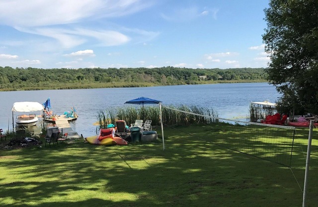 Lake Vacation/Hunters Lake in Dousman,WI, Milwaukee, Delafield, Oconomoc, Wales