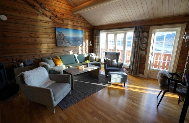 Lake View Apartment 2 bedrooms and loft