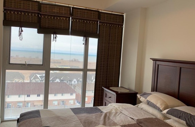 Lake View Condo Apt 5 min to Beach