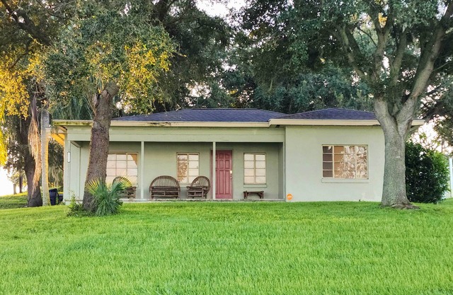 Lake Views & Private Porch: Auburndale Family Home