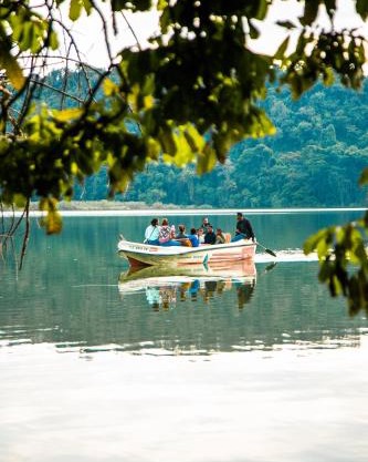 Lake Whispering Home - Bathtub - Breakfast - Lake Path