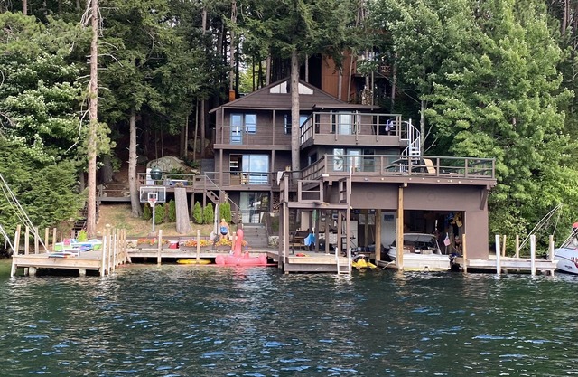 Lake Winnipesaukee/Year round family house, 9min to Gunstock Mtn.
