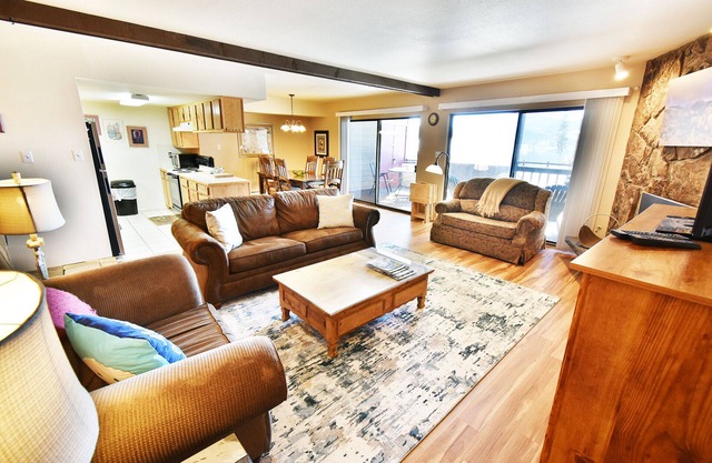 Lakefront, Amazing Views, In Town. Available for 30 Days or More Only