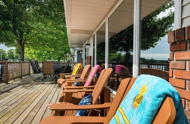 Lakefront +Beach | Pontoon Rtl | Hot Tub + Kayaks