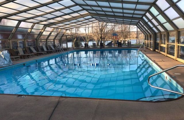 Lakefront Bliss: 2BR Bungalow Retreat + Loft