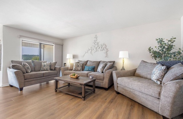 Lakefront Bliss! Stunning Views, Direct Lake Access, Free Attraction Tickets & Resort Amenities!
