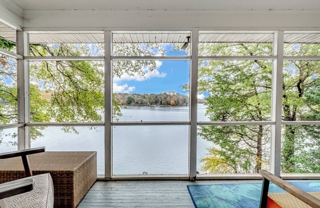 Lakefront Cottage Charlotte location, near White Water, Belmont, Airport