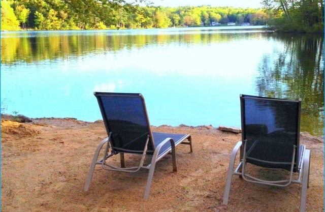 LakeFront historic home SANDYPrivate Beach.NoPets.paddle&row boat.Fishing