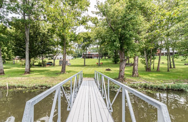 Lakefront Home Firepit & Deck