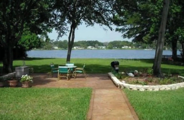 LAKEFRONT HOME NEAR ALL ATTRACTIONS