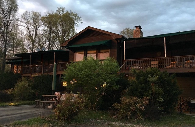 Lakefront home with easy access to Norfork Lake