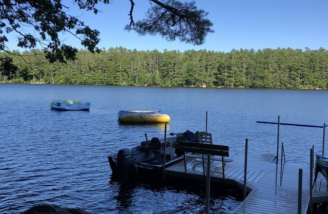 Lakefront & Private Dock - Booking for Summer 2025! Large Living Room & Kitchen