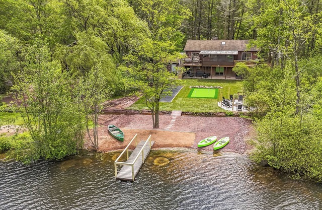 Lakefront | Putting Green, Bocce ball, Game Room!