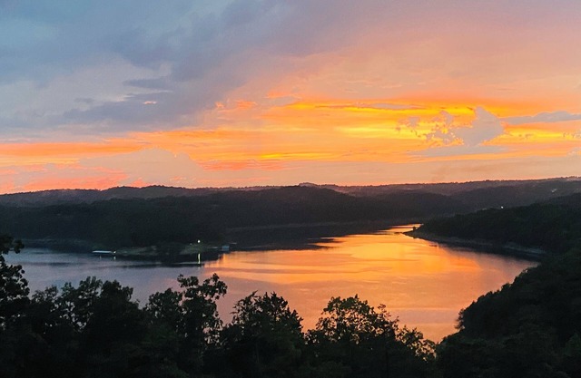 Lakefront Remote Cabin in Ozark Mountains with Hot Tub amazing views & sunsets