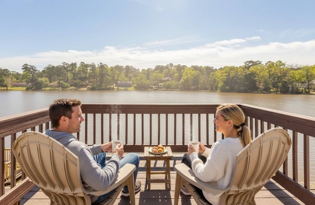 Lakefront Retreat - Close to RAFB, Pets & Kids Friendly