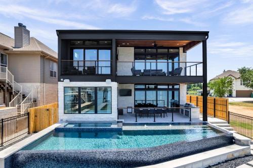 Lakefront Stay for 16 with Pool Dock & Game Room