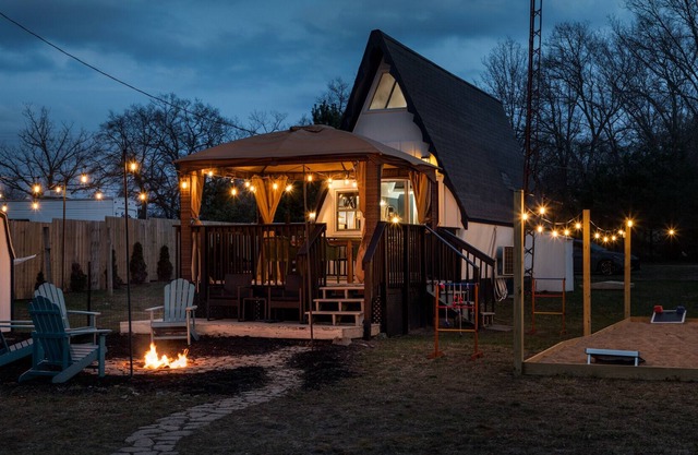 Lakefront Tiny-Home w/ HotTub, Sauna, Pontoon, & Kayaks