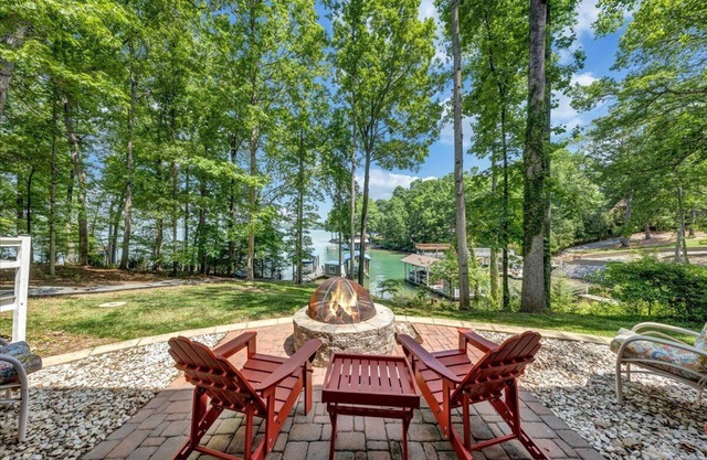 Lakefront with private dock, & Fire pit