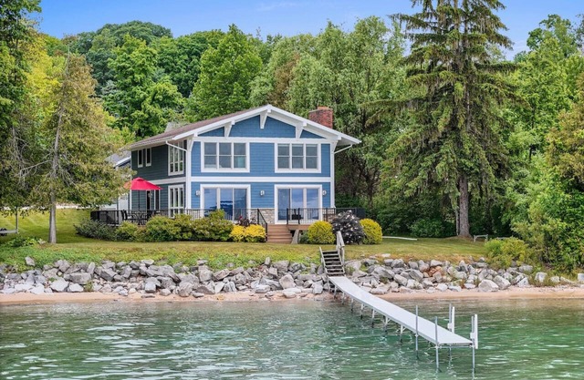 LakeHaus Vibes + Hot Tub