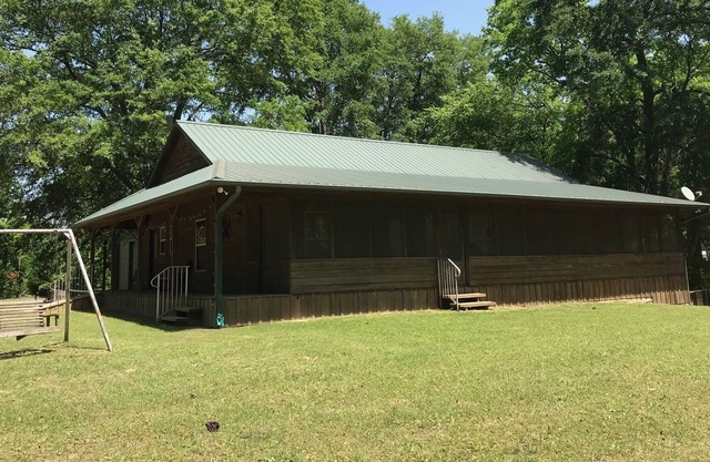 **Lakehouse Cabin on Lake Quitman**