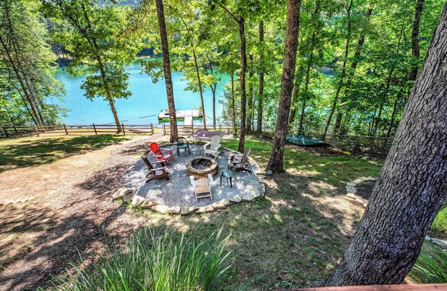 Lakein' It Easy With Private Dock
