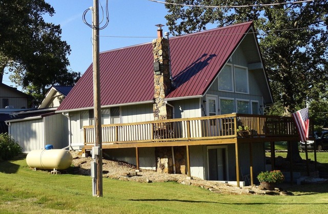 Lakeshore Cottage is a Charming Beaver Shores Cottage near Prairie Creek Marina
