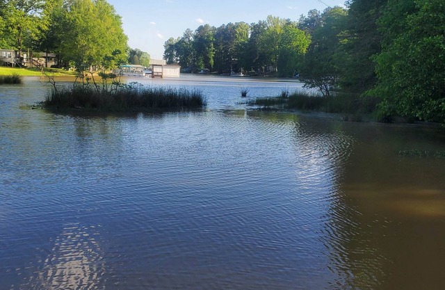 Lakeshore Lookout: Lakefront Home on Lake Greenwood - Cross Hill, SC