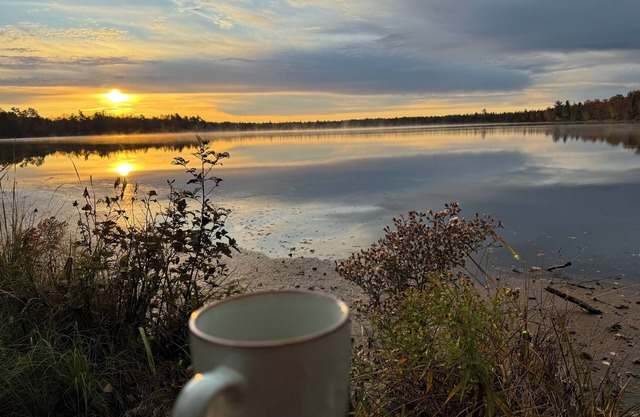 Lakeside, charming 2-bedroom cottage in fantastic Crivitz with WiFi