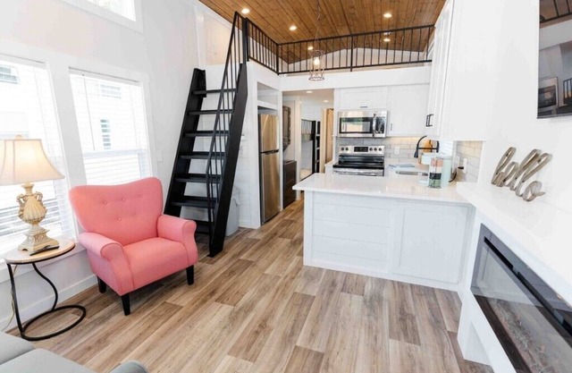 Lakeside Chic: Stylish Family Tiny Home Retreat #3n