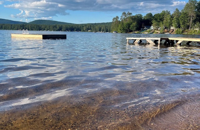 Lakeside Cottage 2 bedrooms/full bath & kitchen/Great Swimming!