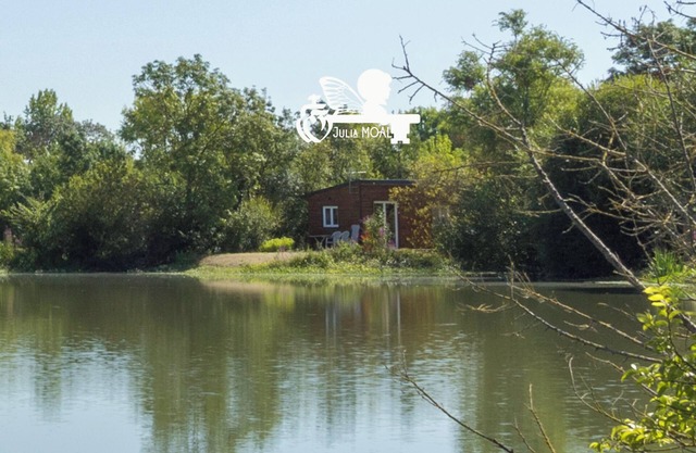 LAKESIDE COTTAGE