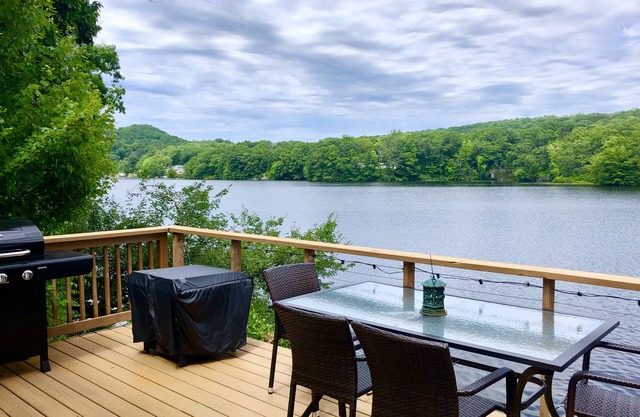 Lakeside cottage overhanging the water, beautiful window views across the lake
