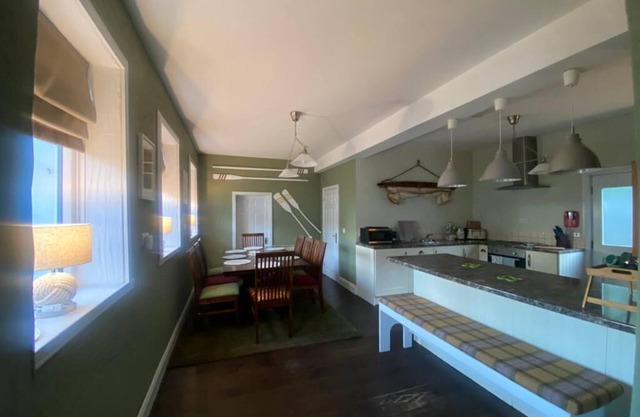 Lakeside Holiday Cottage on the shores of Lough Erne,4 Double Bedrooms,Sleeps 8
