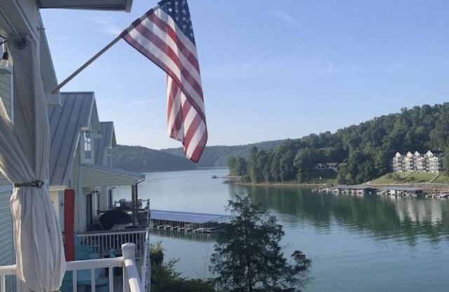 Lakeside Landing at Deerfield