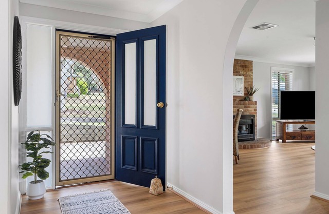 Lakeside living getaway