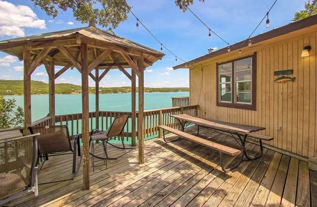 Lakeside Living @ It's Finest! 180 degree Medina Lake Views!