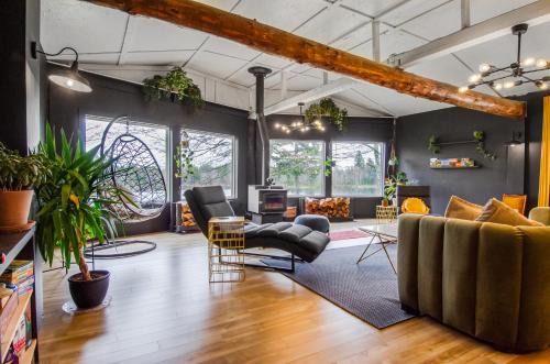 Lakeside Lodge by the Bay of Fundy
