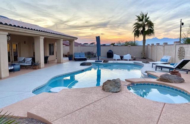Lakeside Luxe - Private Pool Home