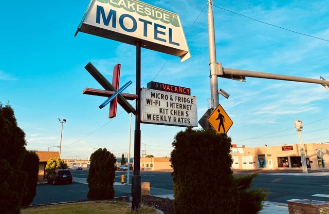 Lakeside Motel
