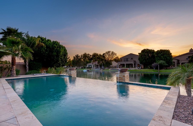 Lakeside Property w Infinity Pool and Hot Tub
