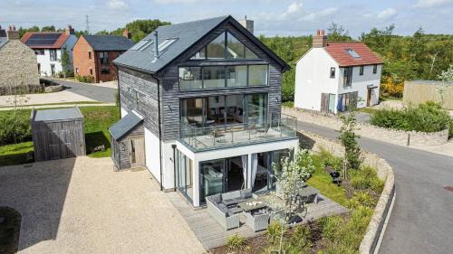 Lakeside property with spa access on a nature reserve Beaumont Village 25 BV25