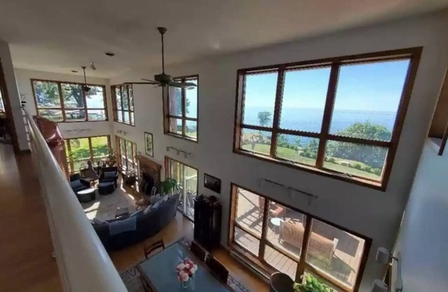 Lakeside Resort Home: Sunsets, fishing, paddling - pet friendly