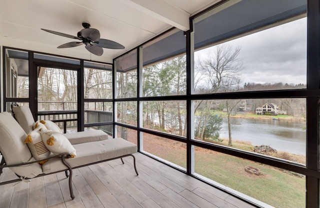 Lakeside Villa – Lakefront Luxury in The Hideout/5BR, 3BA, Sleeps 13