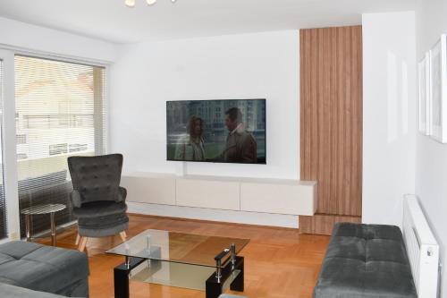 Lakeview Apartment VIRGIL