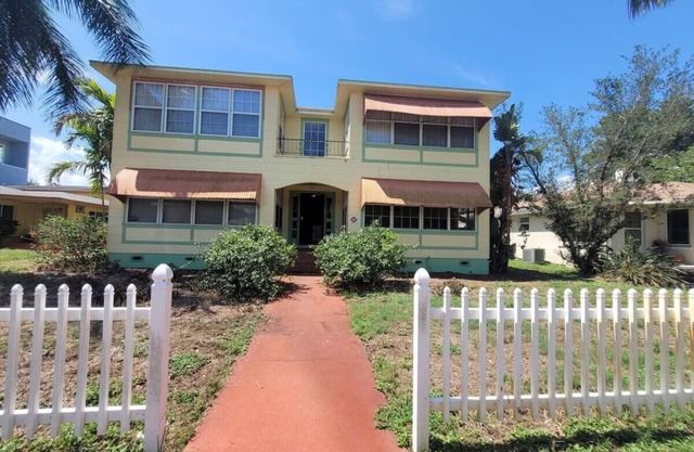 Lakeview Apt at Crescent Lake!