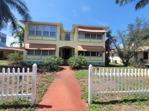 Lakeview Apt at Crescent Lake