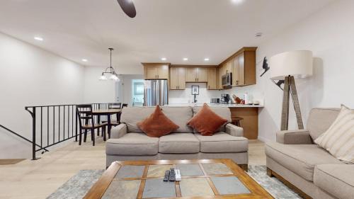 Lakeview Villas #06 condo